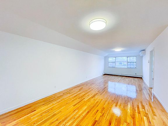 4th image of 13258 59th Ave Floor 2