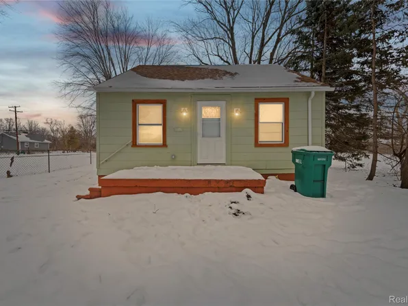 7315 Hollywood St, Romulus, MI 48174