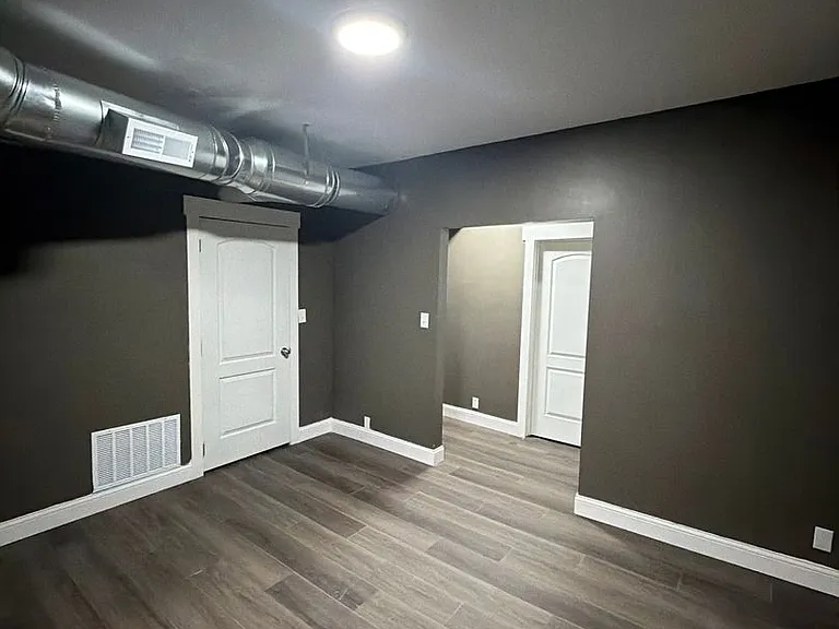 2327 N Main St — Photo 3