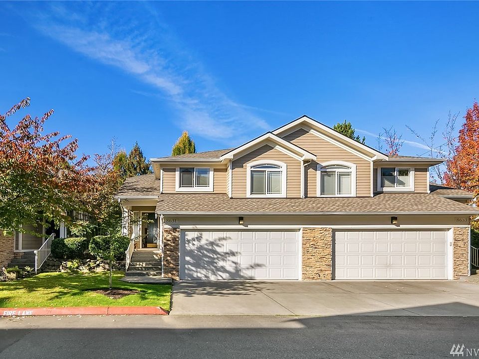 Beautiful Kirkland Townhouse close to downtown Kirkland shopping and restaurants!