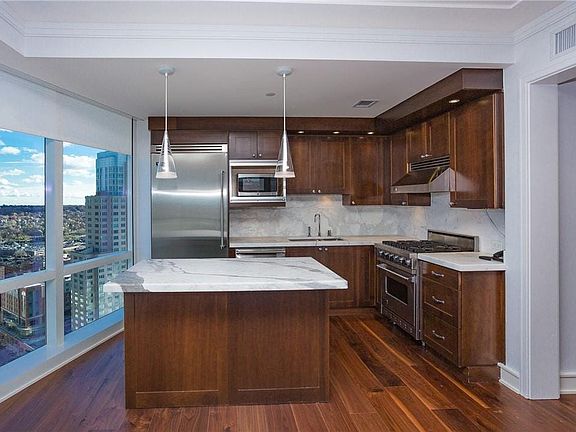 3rd image of 1 Renaissance Sq Unit V5g
