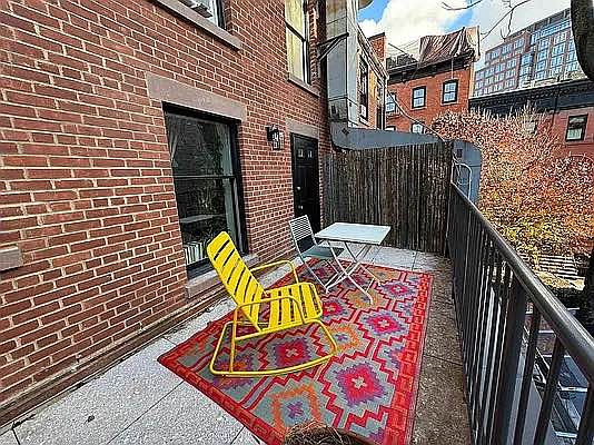 3rd image of 18 Bank St APT 3R