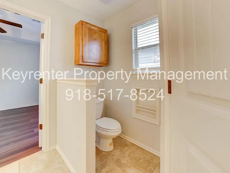 1911 W Canton Pl — Photo 25
