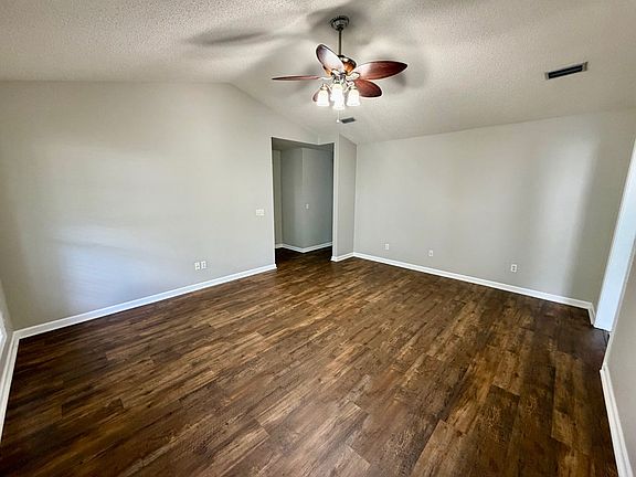 4th image of 142 Tree Crest Rd
