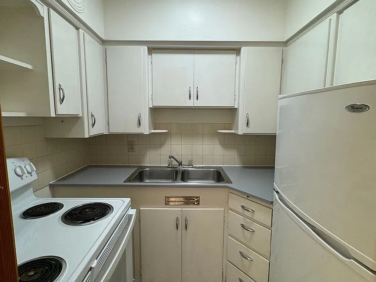 1806 W Pacific Ave — Photo 16
