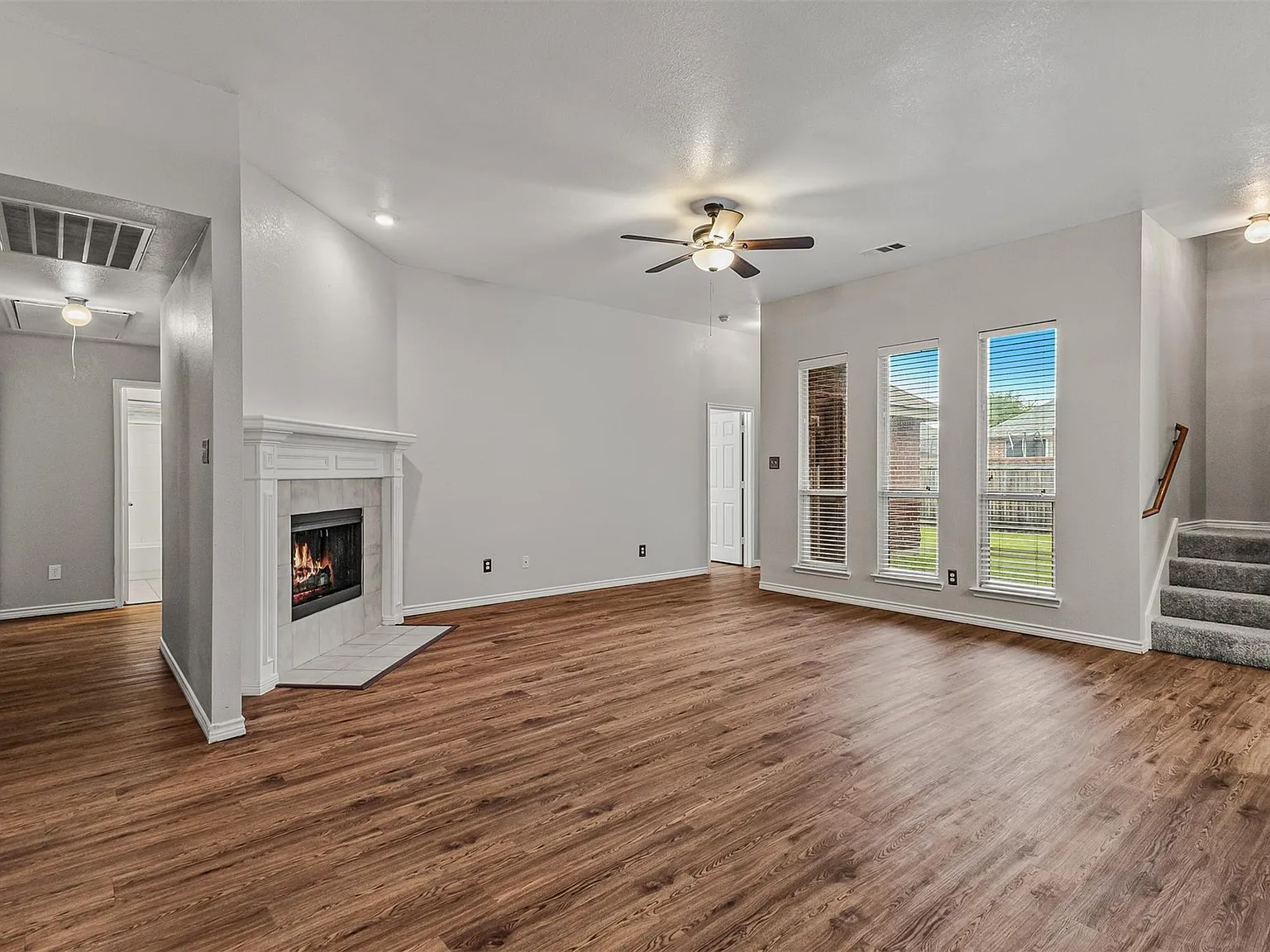 3 bed, 2.5 bath, 2454 sqft, $2,250 — Photo 4