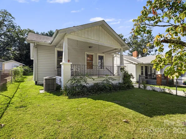 29 Oteen Park Pl, Asheville, NC 28805