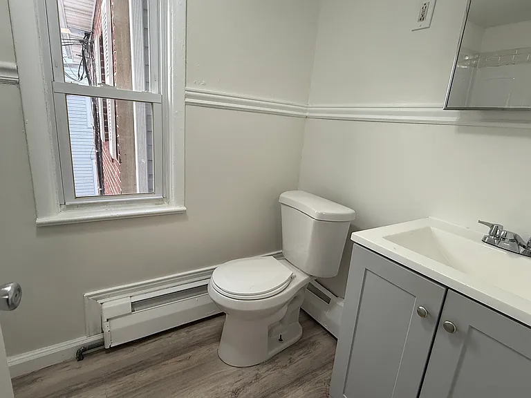 2401 W 2nd St #2 — Photo 9