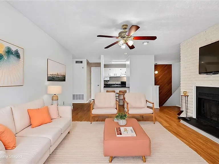 903 Cumberland Ct SE — Photo 2