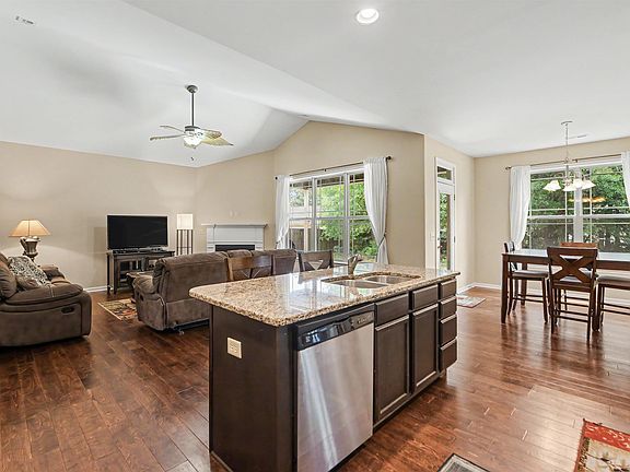 5th image of 119 Colewood Pl