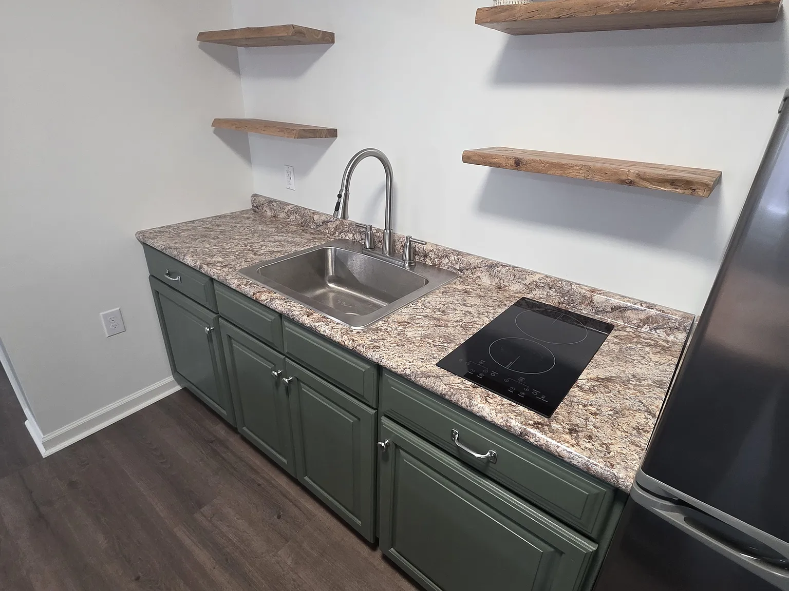 Studio, 450 sqft, $1,100 — Photo 2