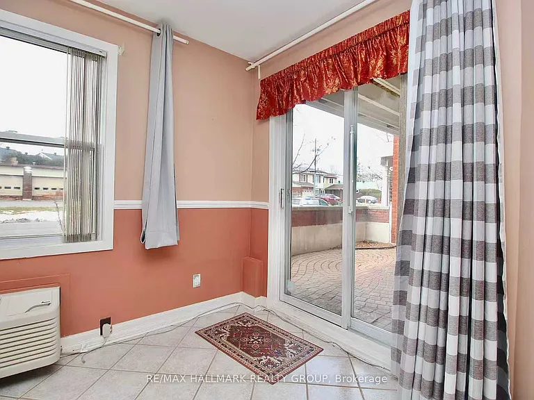 1099 Cadboro Rd #115 — Photo 4