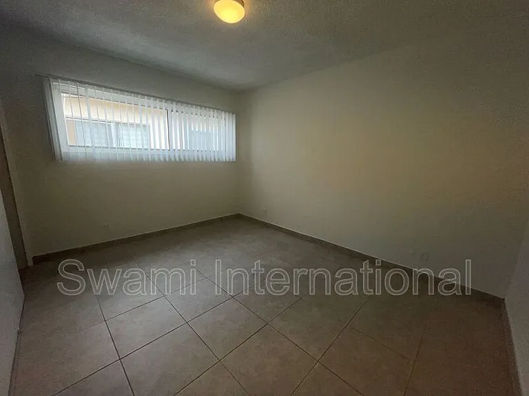 629 W 82nd St #2 — Photo 14