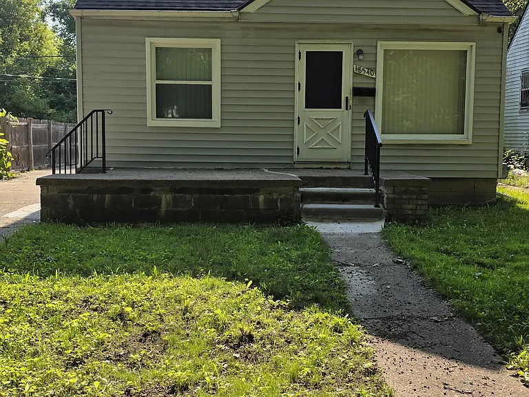 18540 Fielding St — Photo 1