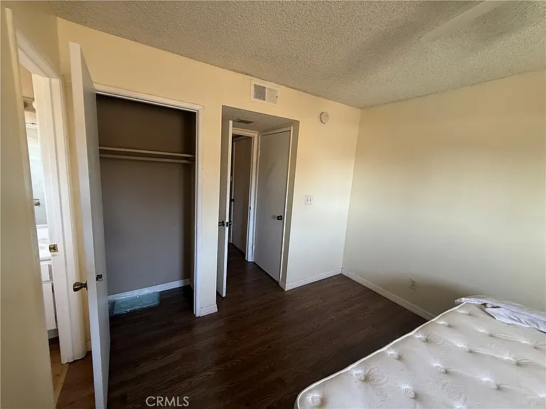 9131 Burnet Ave #10 — Photo 24