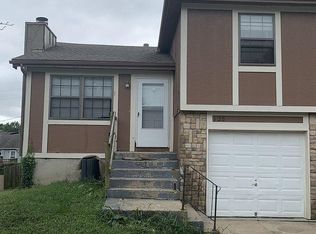 128 S Saxony Dr, Olathe, KS 66061