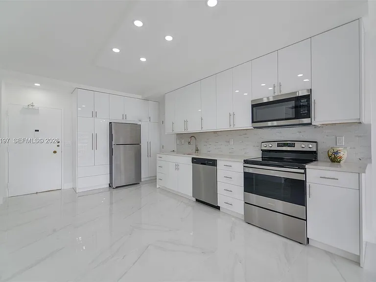 1950 S Ocean Dr #19A — Photo 6