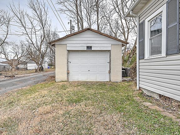 4th image of 714 Watauga St