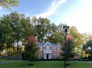 15990 Wetherburn Rd, Chesterfield, MO 63017