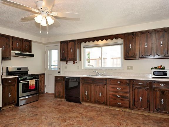 Big Kitchen, Stove, Fridge, Dishwasher