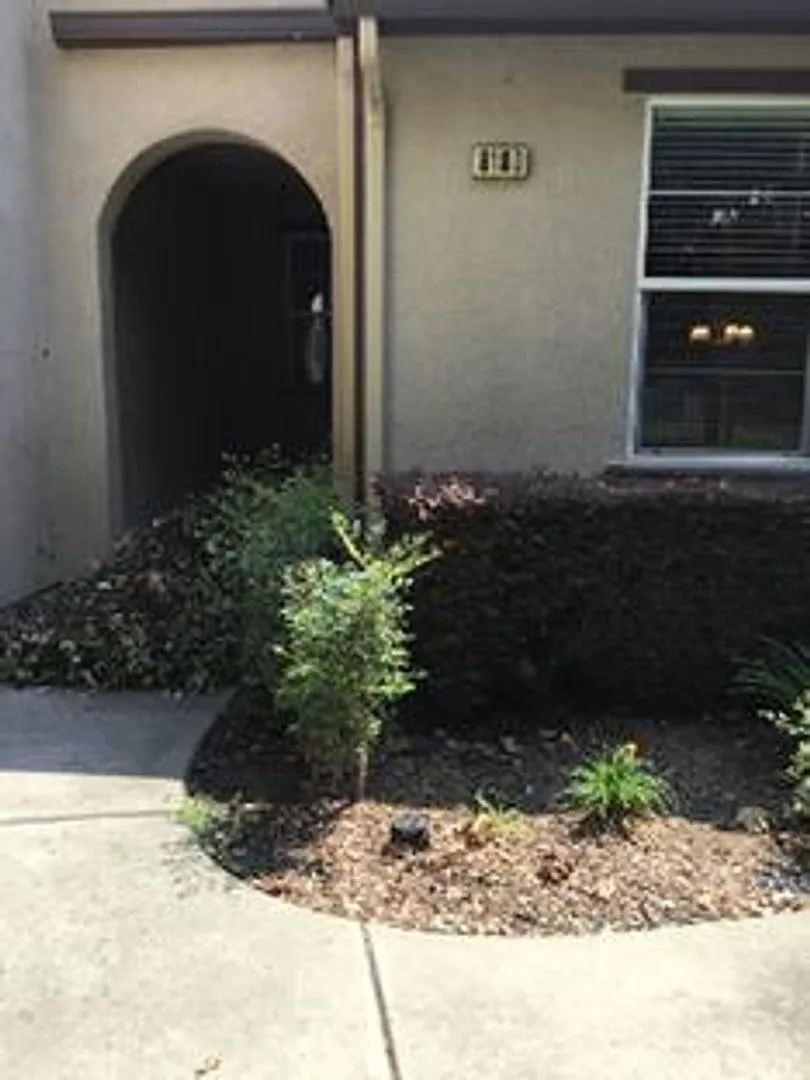 Beautiful 3-Bedroom Condo in Elk Grove — Photo 1