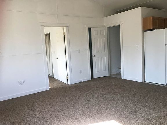 5th image of 2305 Maria St