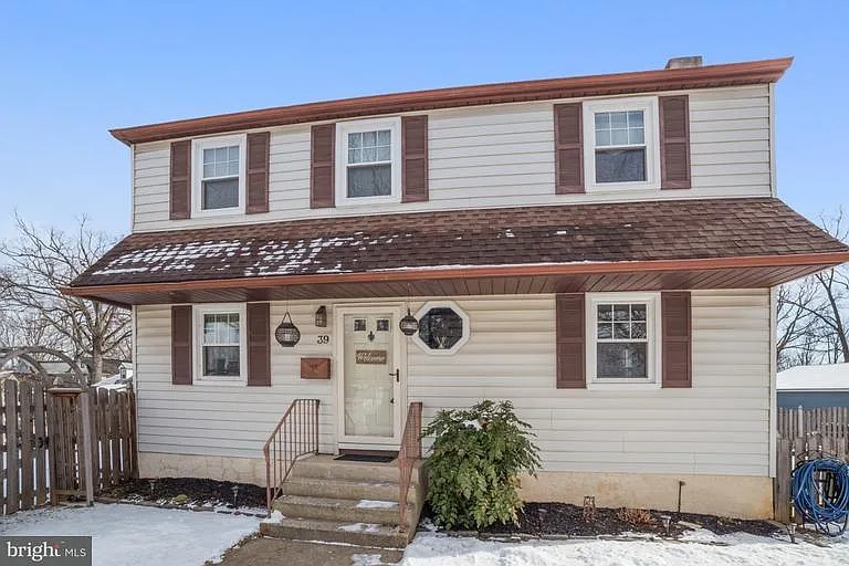 39 Lloyd Ave photo 1