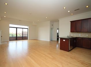 4651 N Greenview Ave APT 301, Chicago, IL 60640