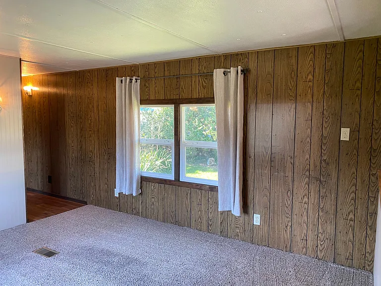 2200 NE Holmes Rd #21 — Photo 10