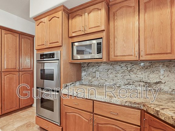 5th image of 1888 Woodhaven Dr