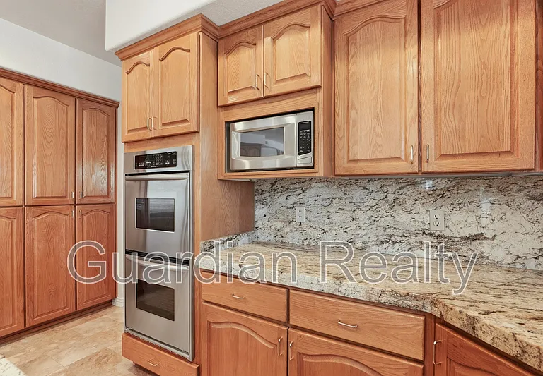 1888 Woodhaven Dr — Photo 5