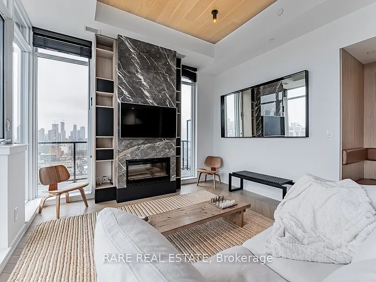 297 College St #Penthouse 5 — Photo 10