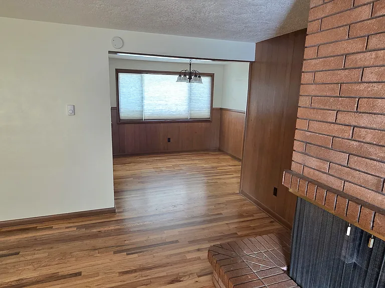 210 Stadium Dr S — Photo 11
