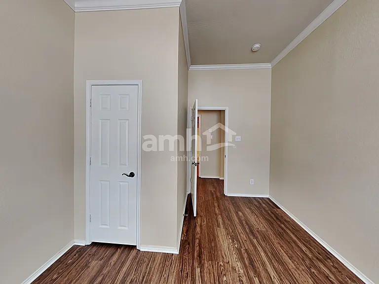 402 Nutmeg — Photo 13