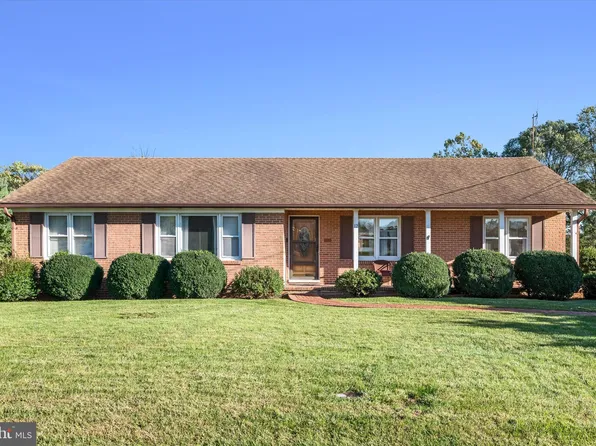 12 Battletown Dr, Berryville, VA 22611