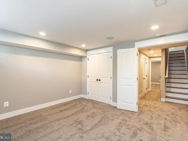 3729 Foster Ave — Photo 24