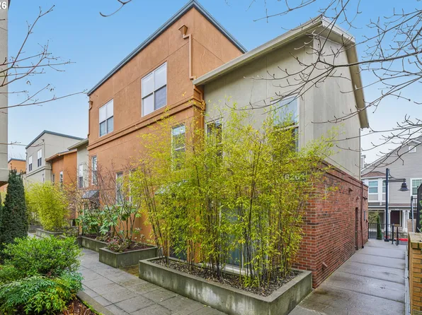 6261 NE Carillion Dr Unit 202, Hillsboro, OR 97124