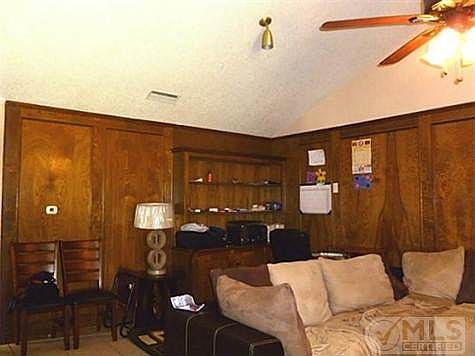 3rd image of 623 Woodhaven Pl