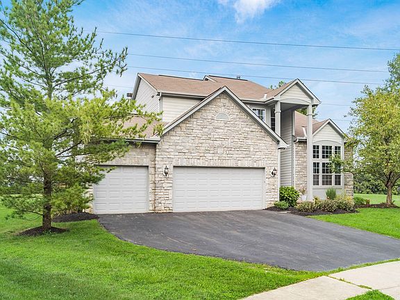 3rd image of 7468 Twin Acorn Ct