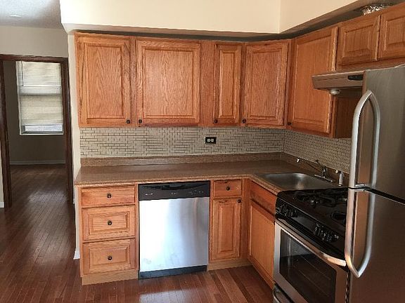 3rd image of 2521 N Lincoln Ave #L3