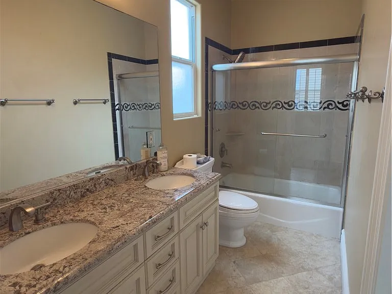 211 Chicago Ave — Photo 15