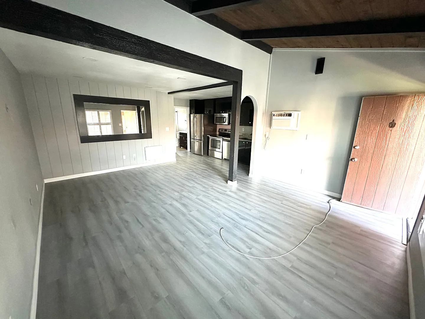 Pet Friendly! !Amazing 1 Bedroom Apartment In Santa Ana! — Photo 3