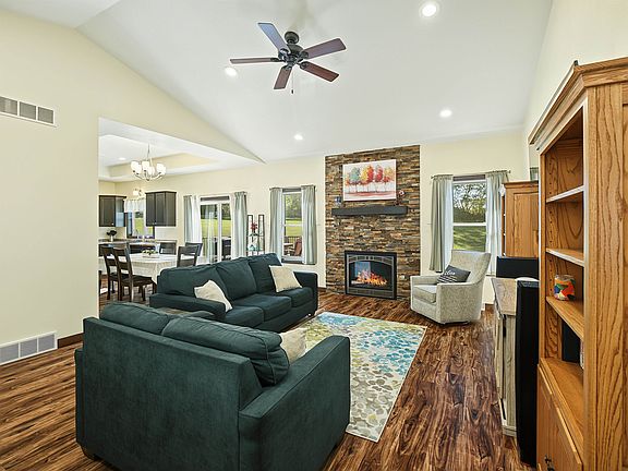 3rd image of 420 Ridgeway Dr