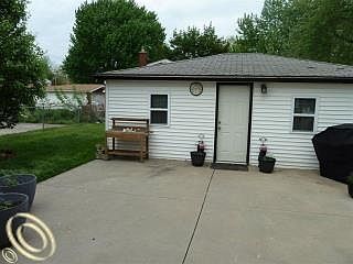 5th image of 24287 Courtland Ave