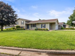 476 S Ventura Ln, Whitewater, WI 53190