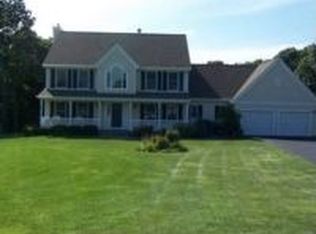 25 Harvest Gln, East Lyme, CT 06333