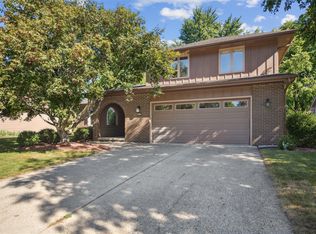 9517 Aurora Ave, Urbandale, IA 50322
