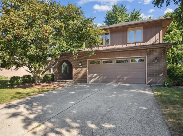 9517 Aurora Ave, Urbandale, IA 50322