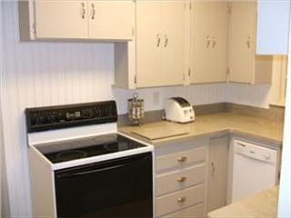 4th image of 437 E 70th St