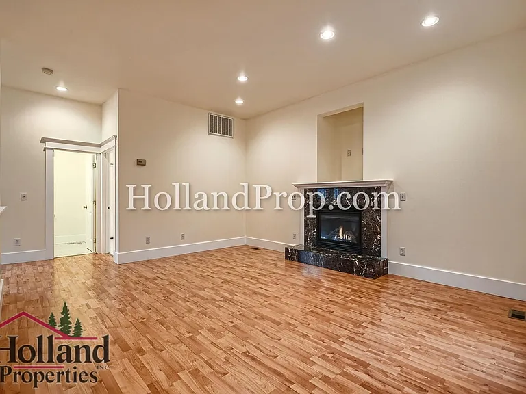 3228 SE Filbert St — Photo 6